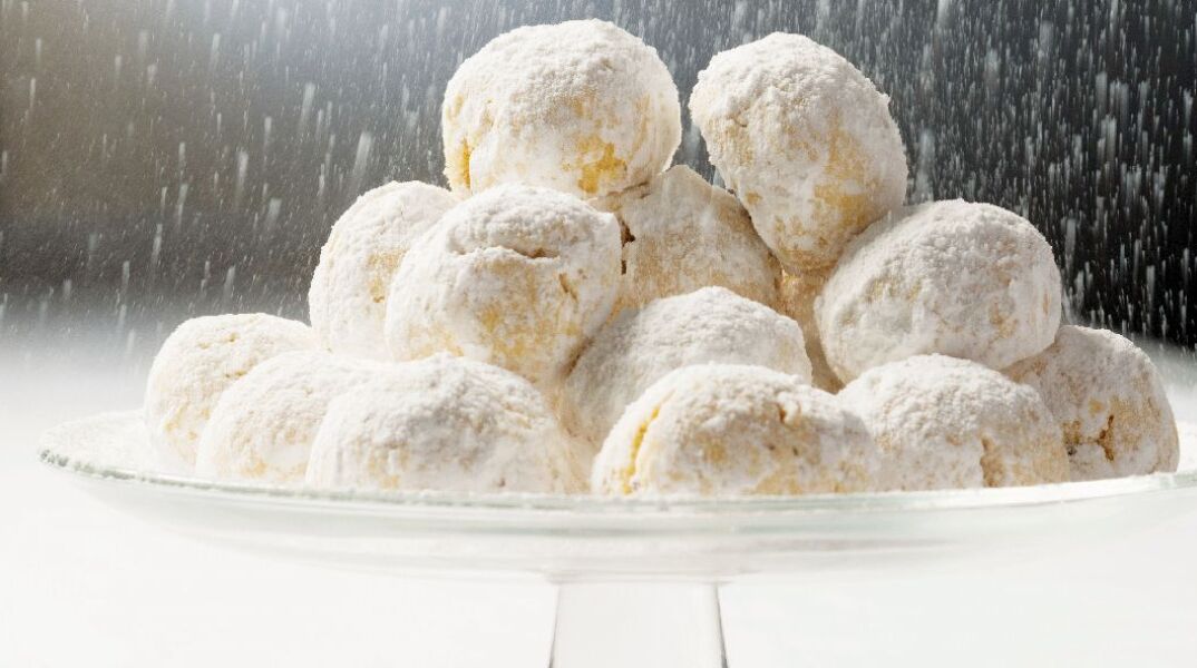 Κουραμπιέδες με καραμελωμένα αμύγδαλα