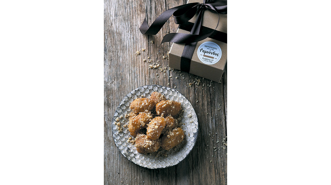 Ρεμούνδος: Ένας φούρνος με ιστορία και πεντανόστιμα γιορτινά καλούδια στην Κυψέλη