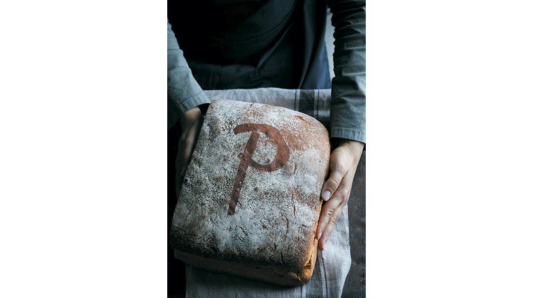 Ρεμούνδος: Ένας φούρνος με ιστορία και πεντανόστιμα γιορτινά καλούδια στην Κυψέλη