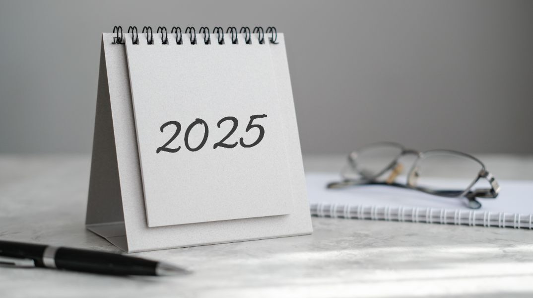 Όλες οι αργίες και τα τριήμερα του 2025 