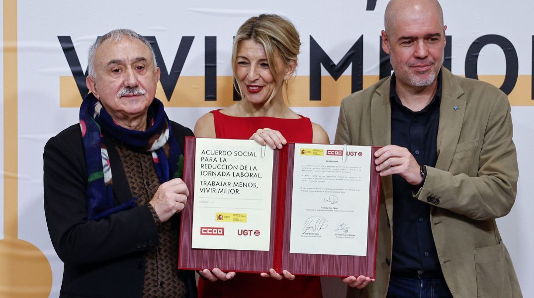 Ισπανία: Η κυβέρνηση υπέγραψε συμφωνία με τα συνδικάτα για εβδομάδα 37,5 ωρών εργασίας χωρίς απώλεια μισθού - Προηγήθηκαν πολύμηνες διαπραγματεύσεις
