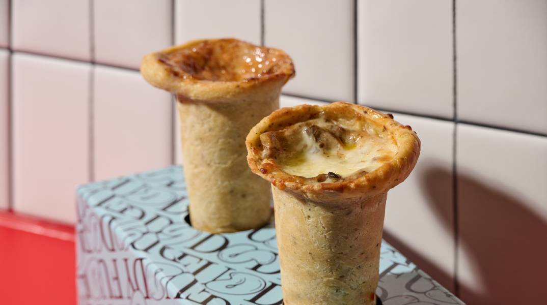 Πού θα βρεις την καλύτερη (ίσως και μοναδική) πίτσα σε χωνάκι