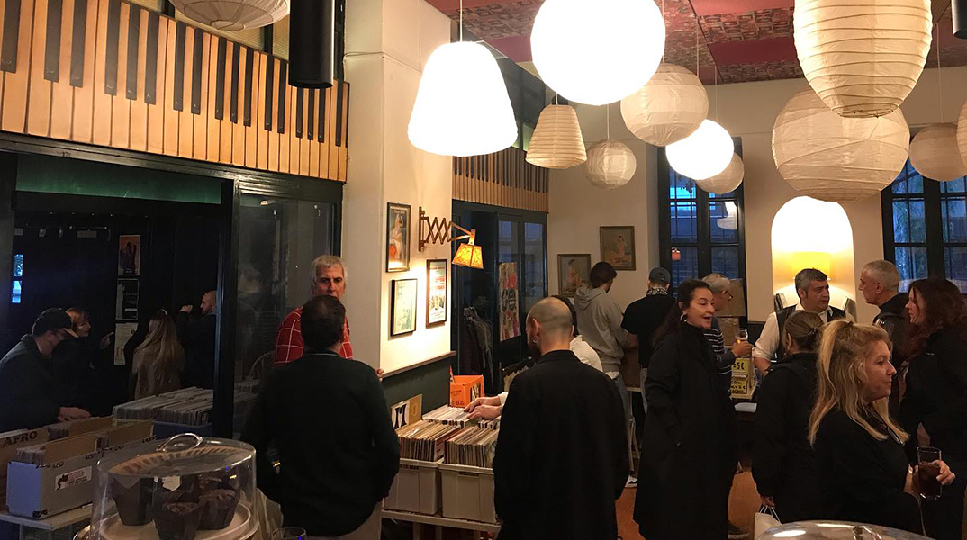 Jukebox: Ένα θεατρόφιλο μπαρ στο Μεταξουργείο