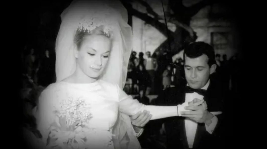 Αλίκη Βουγιουκλάκη - Δημήτρης Παπαμιχαήλ: Σαν σήμερα 18 Ιανουαρίου γίνεται ο γάμος τους στους ατμοσφαιρικούς Δελφούς