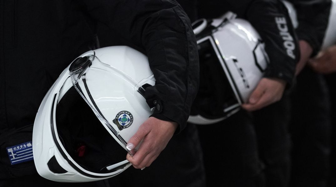 Συζύγος αστυνομικού της Βουλής: Βρισκόταν κάτω από το καθεστώς εξαναγκασμού, φόβου και τρόμου, είπε ο δικηγόρος της