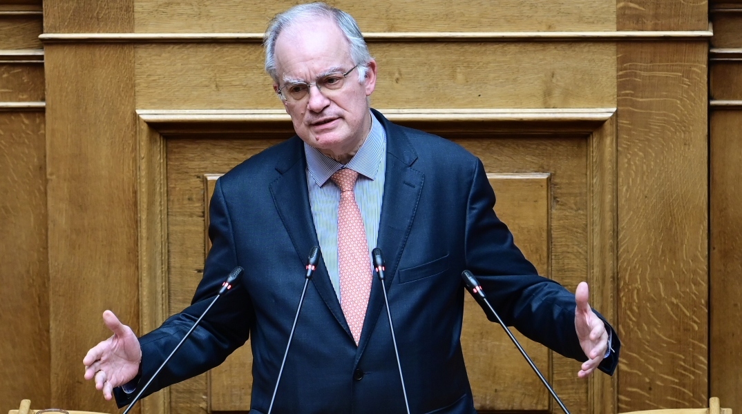 Πρόεδρος Δημοκρατίας: Προεδρικά και άλλα δαιμόνια