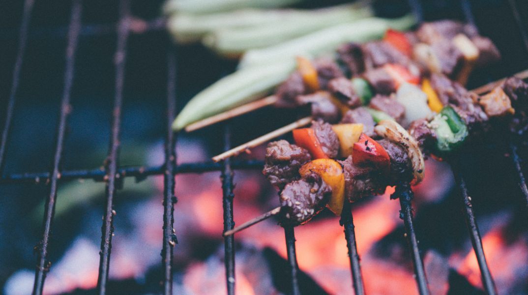 Τσικνοπέμπτη 2025: Πότε πέφτει φέτος