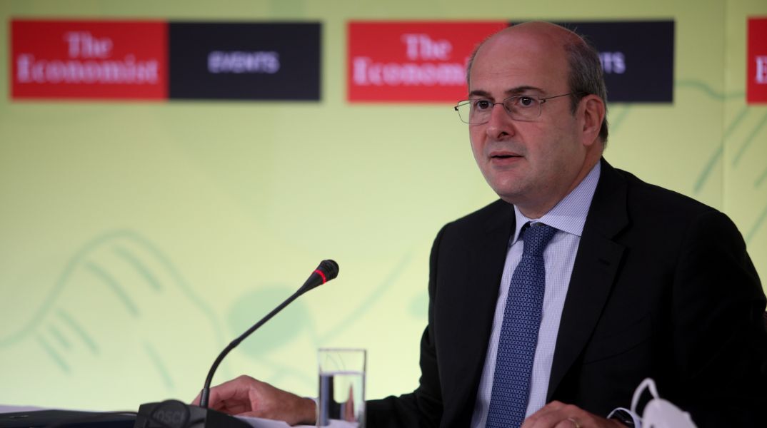 Το χιουμοριστικό βίντεο Χατζηδάκη για τον μηδενισμό των τραπεζικών προμηθειών