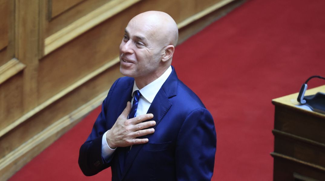 O Γιώργος Αμυράς ορκίστηκε με πολιτικό όρκο βουλευτής της ΝΔ 
