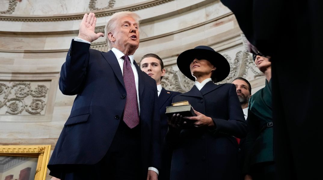 Δείτε τη στιγμή τη ορκωμοσίας του Ντόναλντ Τραμπ