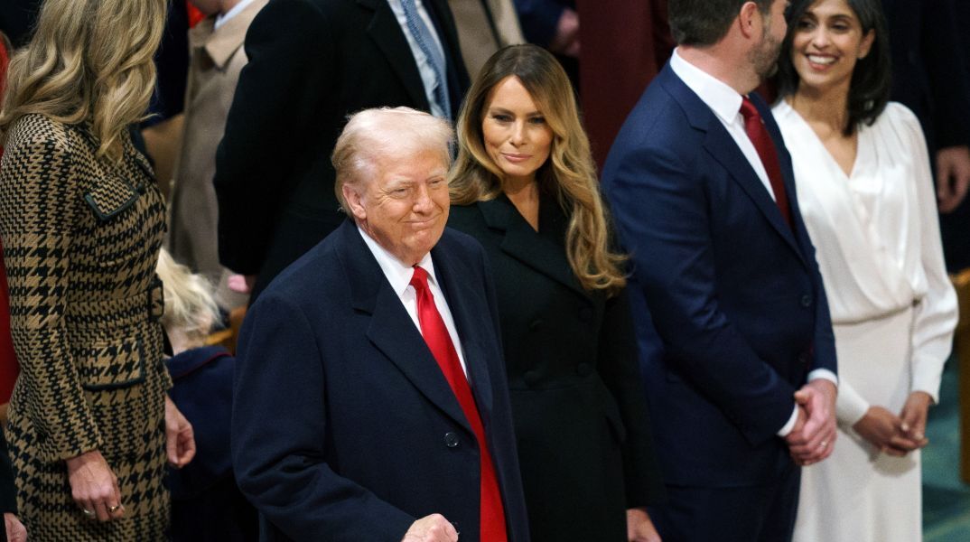 Ο Τραμπ άκουσε στην εκκλησία κήρυγμα για την προστασία των μεταναστών και τα δικαιώματα των ομοφυλοφίλων