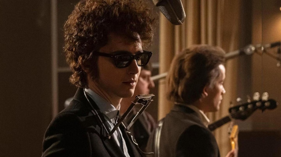 A Complete Unknown: Πώς ο Τιμοτέ Σαλαμέ κατάφερε να ερμηνεύσει τον Μπομπ Ντίλαν - Τα τραγούδια από το σάουντρακ της ταινίας.