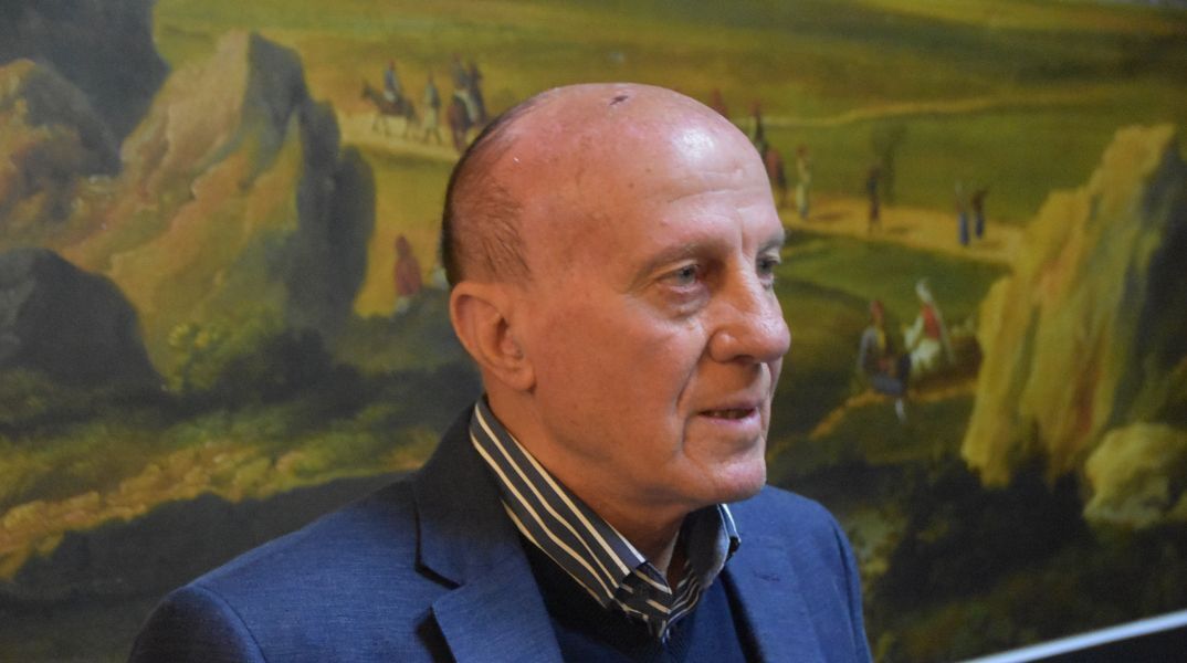 Διασωληνωμένος σε κρίσιμη κατάσταση ο Μίμης Δομάζος 