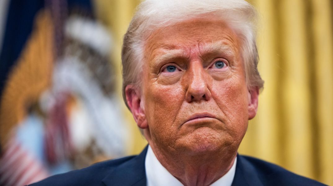 ΗΠΑ: Στην πρώτη συνέντευξη μετά την ορκωμοσία του, ο Ντόναλντ Τραμπ επιτέθηκε στους μετανάστες, τον Τζο Μπάιντεν και τη FEMA