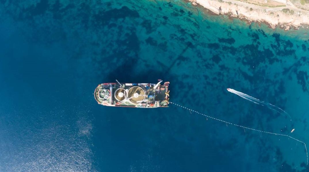 ΑΔΜΗΕ: Ολοκληρώθηκε με επιτυχία το Site Acceptance Test (SAT) για το καλωδιακό σύστημα που συνδέει την Αττική και την Κρήτη