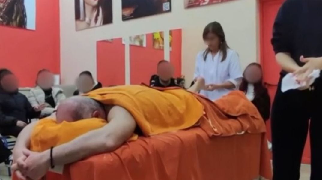 Εύβοια: Καθηγητής έβαλε μαθητές να του κάνουν μασάζ ενώ ήταν ημίγυμνος 