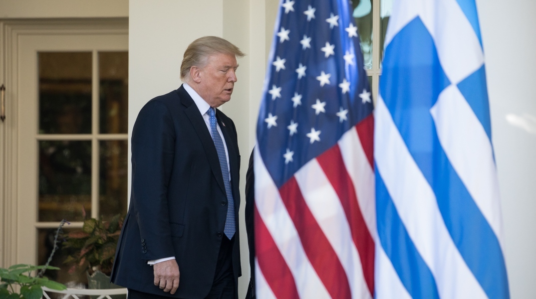 Κι αν ο Τραμπ αποφασίσει ν’ αγοράσει την Ελλάδα;