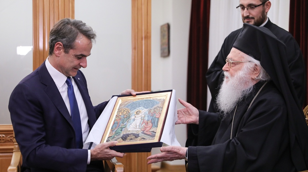 Ο Κυριάκος Μητσοτάκης με τον Αρχιεπίσκοπο Αλβανίας Αναστάσιο