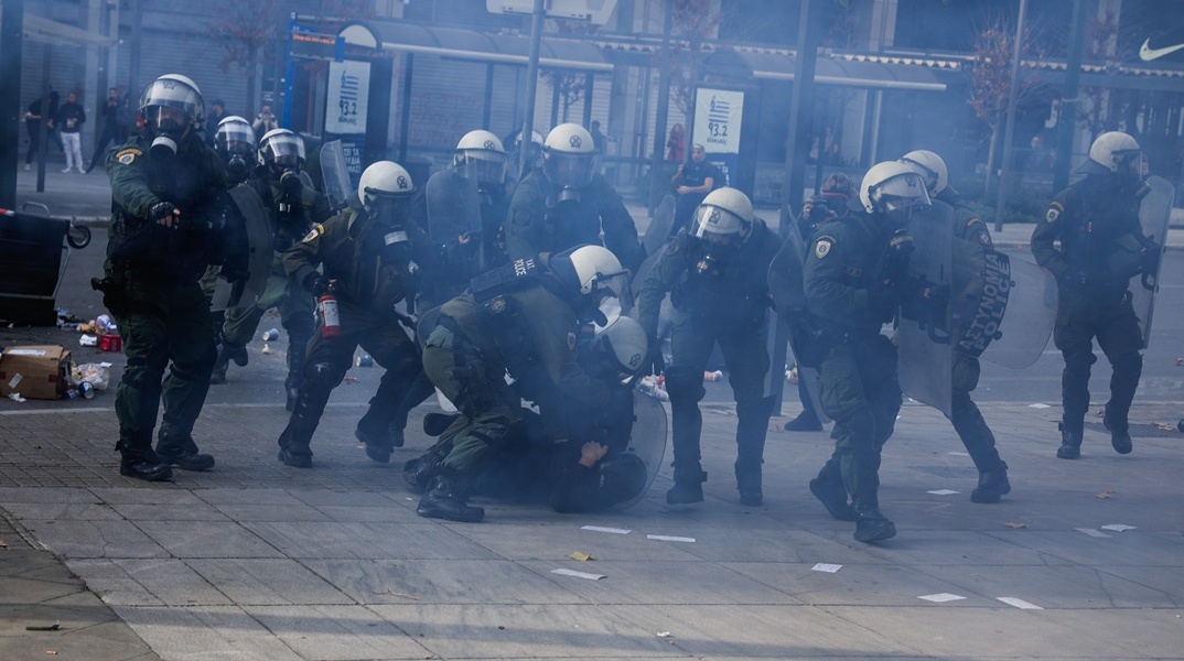 Επεισόδια στα συλλαλητήρια για τα Τέμπη σε Αθήνα και Θεσσαλονίκη