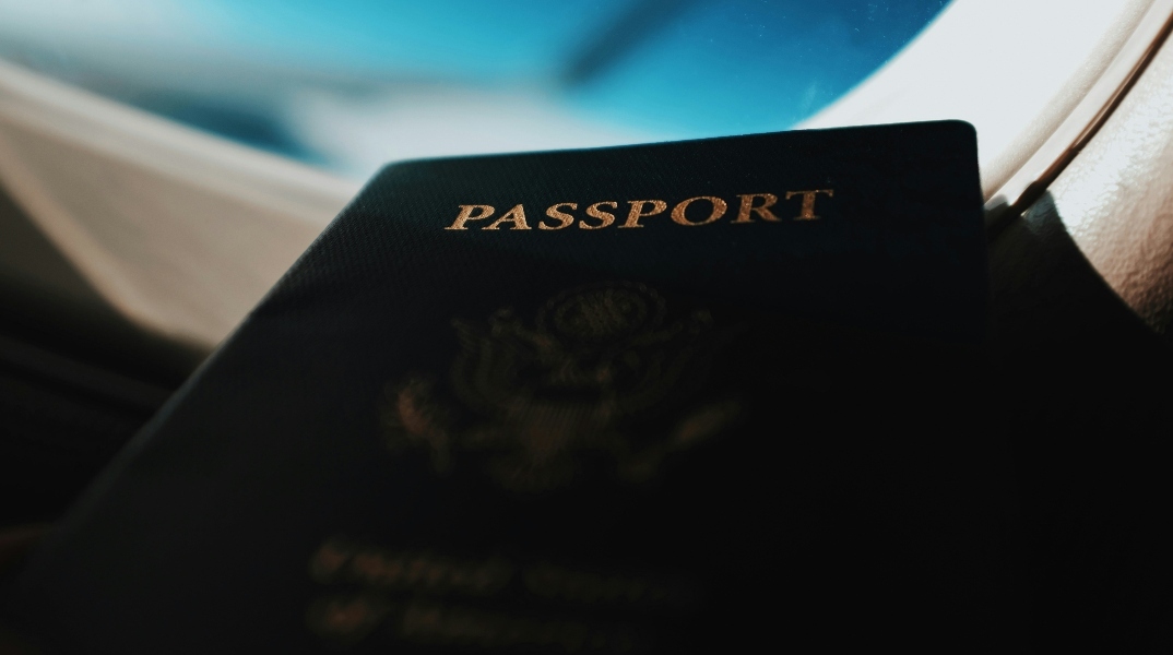 Τι αλλάζει με τα διαβατήρια εκατομμυρίων ανθρώπων στις ΗΠΑ 