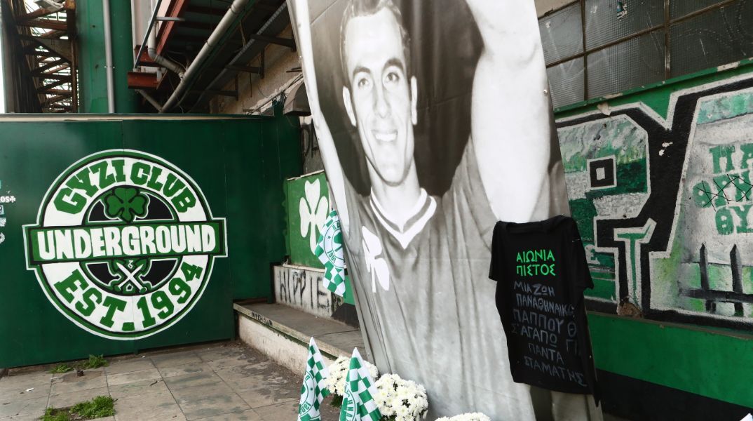 Μίμης Δομάζος: Ρίγη συγκίνησης στην Λεωφόρο - Στα μεγάφωνα ο ύμνος του Παναθηναϊκού