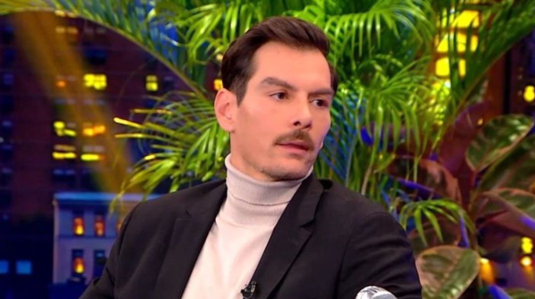 Γιάννης Κουκουράκης: Είμαι κατά του γάμου - Θα παντρευόμουν με μαγιό και παντόφλα