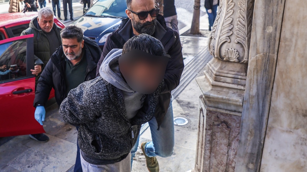 O 44χρονος πατριός του 3 ετών παιδιού που νοσηλεύεται στο ΠΑΓΝΗ μετά την άγρια κακοποίησή του