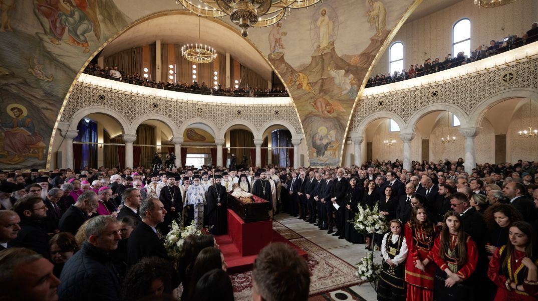 Αρχιεπίσκοπος Αναστάσιος: Σε κλίμα συγκίνησης τελέστηκε η κηδεία του ιεράρχη