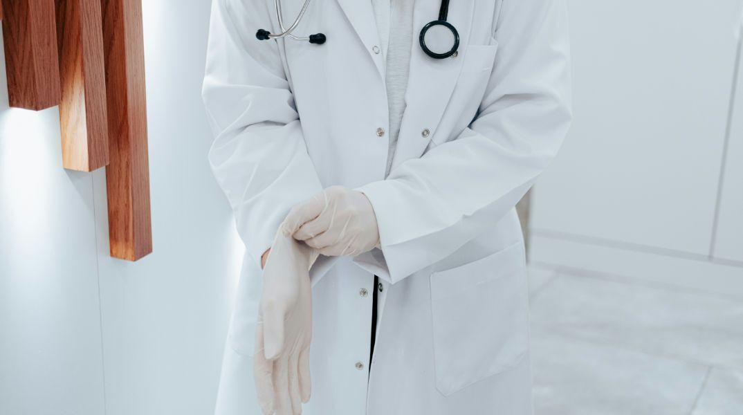 Γαλλία: Γυναικολόγος αρνήθηκε να εξετάσει τρανς γυναίκα - Του επιβλήθηκε απαγόρευση άσκησης επαγγέλματος για έναν μήνα