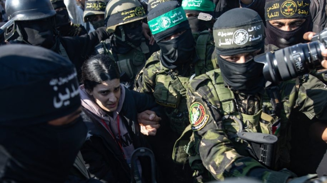 Οργή στο Ισραήλ για τις εικόνες χάους κατά την απελευθέρωση ομήρων στη Χαν Γιουνίς  