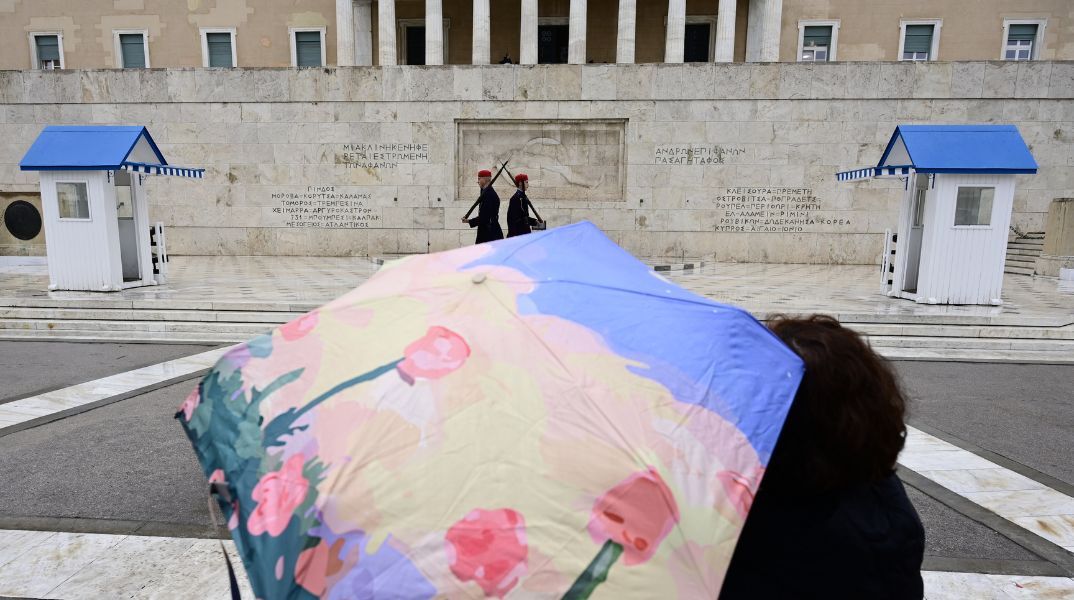 Ο καιρός την Κυριακή 2 Φεβρουαρίου: Νεφώσεις με σποραδικές τοπικές βροχές - Αναλυτική πρόγνωση για όλη την Ελλάδα από το meteo και την ΕΜΥ