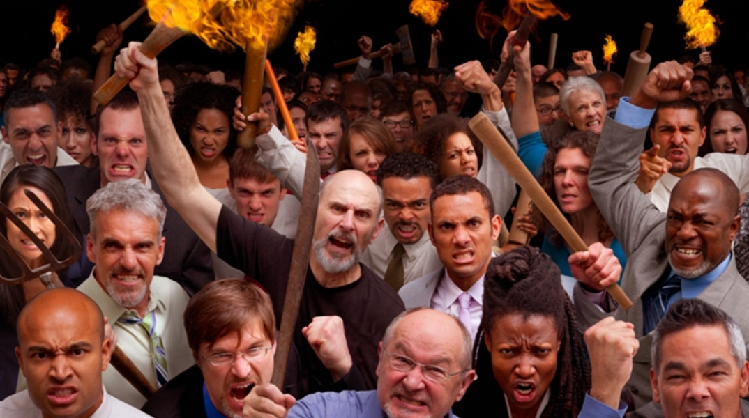 Τα αυγά του φιδιού ξαναεμφανίστηκαν. Μην τα κλωσάτε.