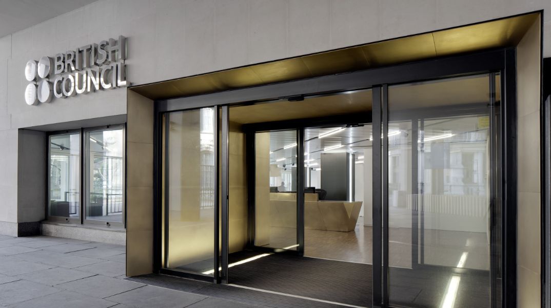 Σε κρίση το British Council: Πώς έφτασε στα πρόθυρα οικονομικής κατάρρευσης
