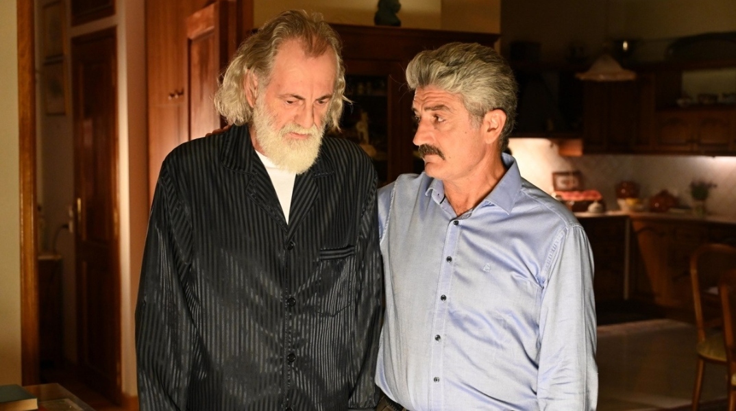 Μιχάλης Αεράκης και Δημήτρης Ήμελλος σε σκηνή του Σασμού 