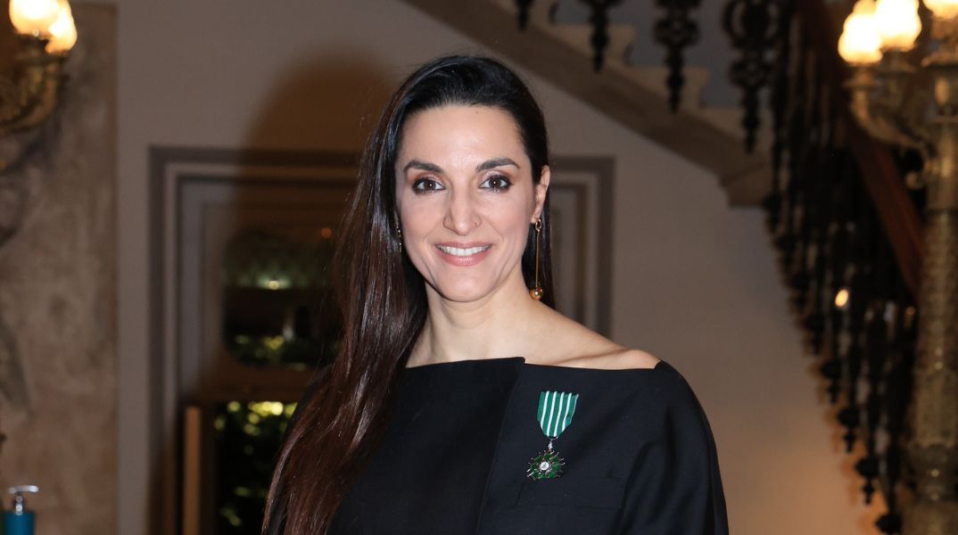 Κατερίνα Ευαγγελάτου: Τιμήθηκε από το γαλλικό κράτος με το διάσημο του Ιππότη του Τάγματος Γραμμάτων και Τεχνών για την καλλιτεχνική προσφορά της