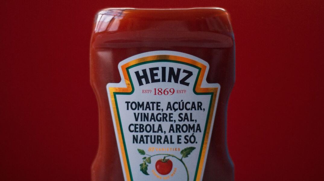 Τελικά, η κέτσαπ μπαίνει στο ψυγείο ή στο ντουλάπι; Η Heinz απαντά στο αιώνιο ερώτημα