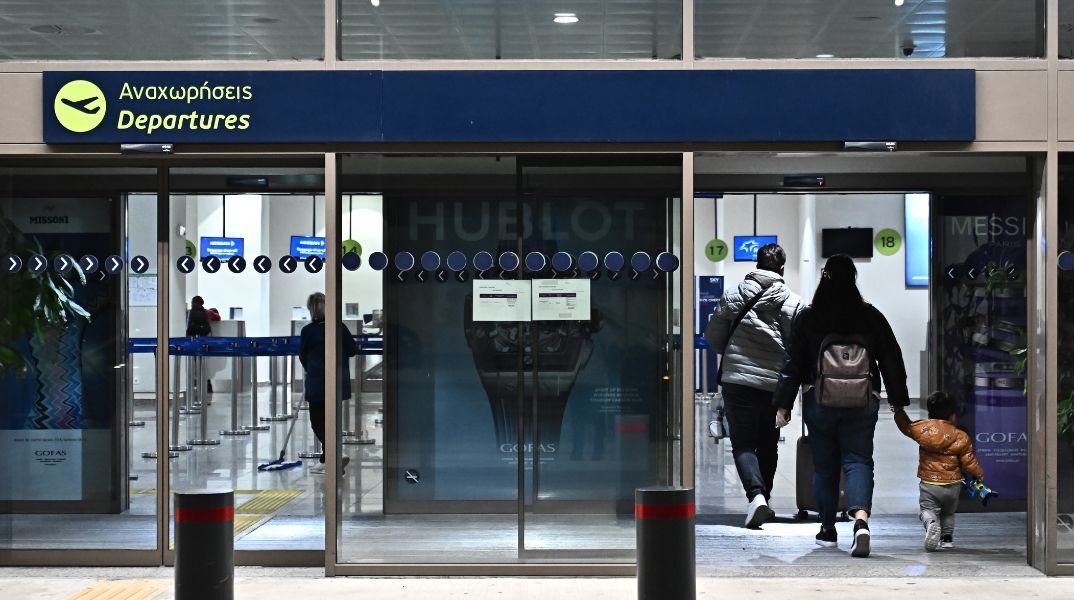 Πόσο πραγματικά κοστίζουν τα εισιτήρια από Σαντορίνη