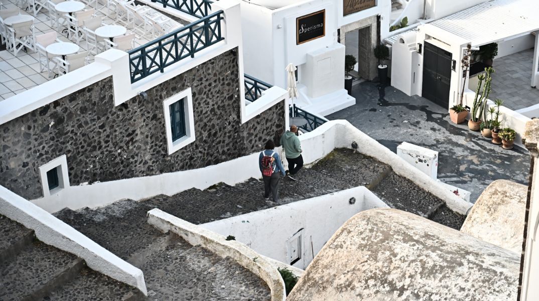 Σαντορίνη: Η συνεχής σεισμική δραστηριότητα που σημειώνεται εδώ και μέρες μονοπωλεί τις συζητήσεις - Μαρτυρίες κατοίκων και εργαζόμενων στο νησί