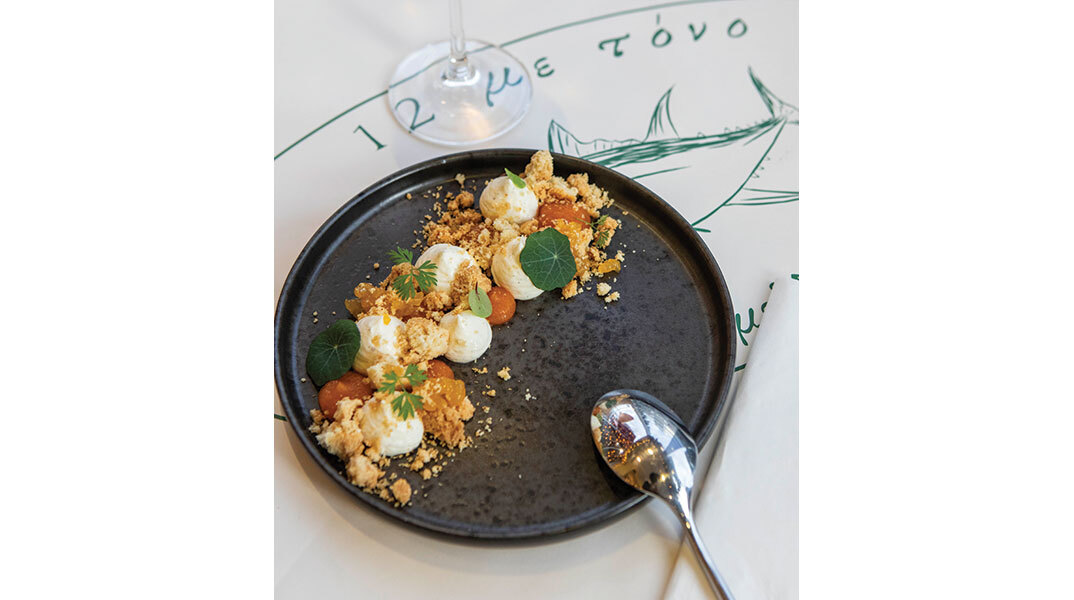 12 με τόνο: Εκλεκτοί μεζέδες που μυρίζουν θάλασσα στη Νέα Ερυθραία