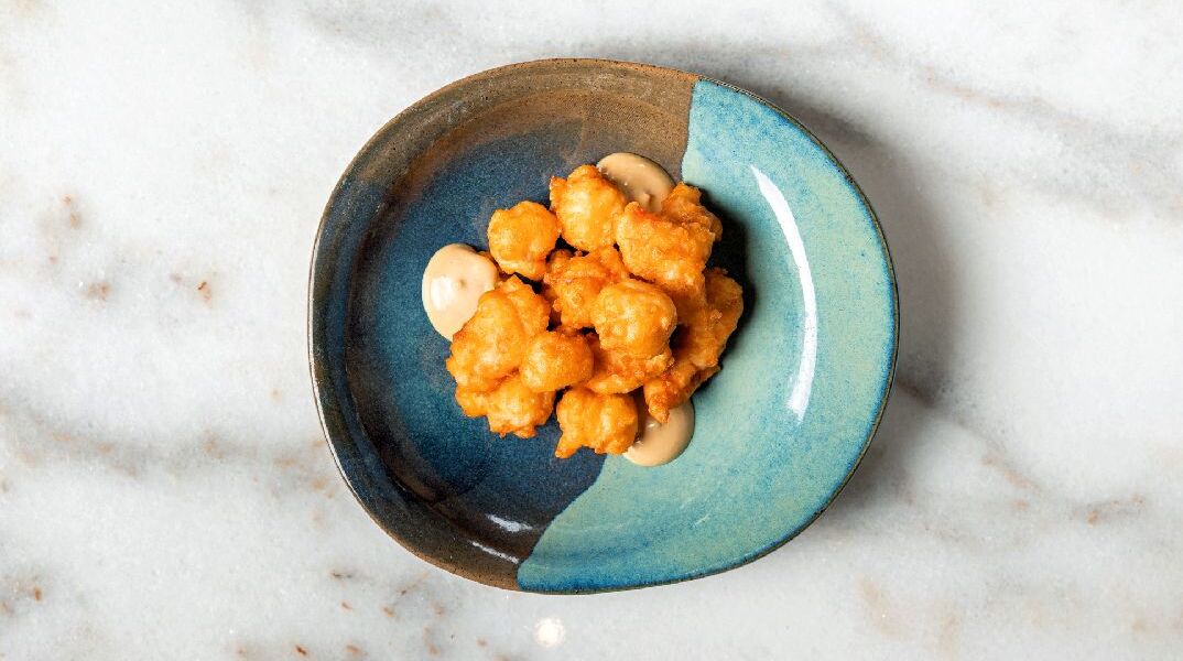 Dopios: Το σύγχρονο μεζεδοπωλείο της πλατείας Αγίων Θεοδώρων