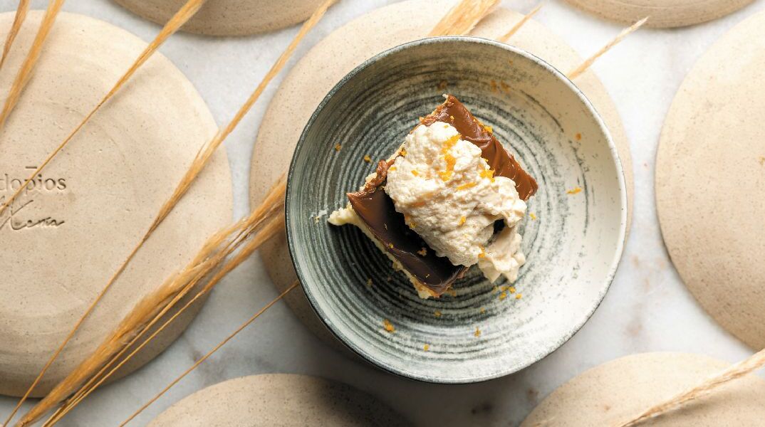 Dopios: Το σύγχρονο μεζεδοπωλείο της πλατείας Αγίων Θεοδώρων