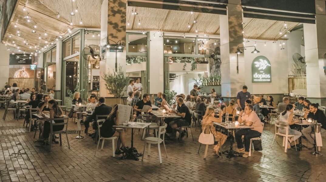 Dopios: Το σύγχρονο μεζεδοπωλείο της πλατείας Αγίων Θεοδώρων