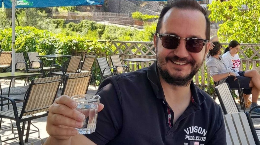 Βασίλης Καλογήρου: Για έγκλημα κάνει λόγο η μητέρα του - Η ανάρτησή της Βασίλης Καλογήρου