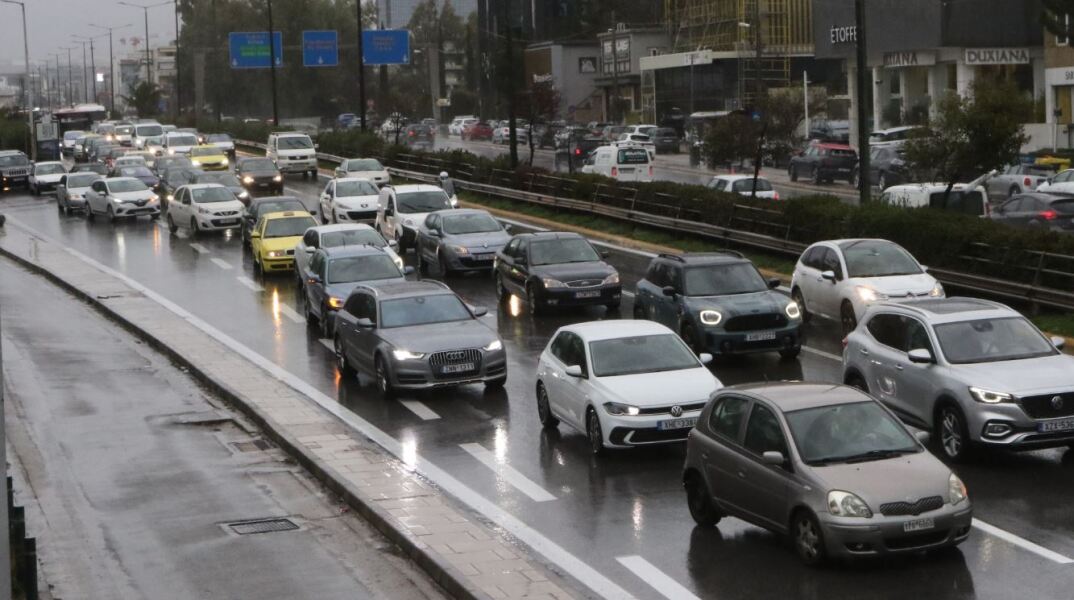 Κίνηση τώρα στον Κηφισό - Προβλήματα σε Λεωφόρο Αθηνών και Αττική οδό