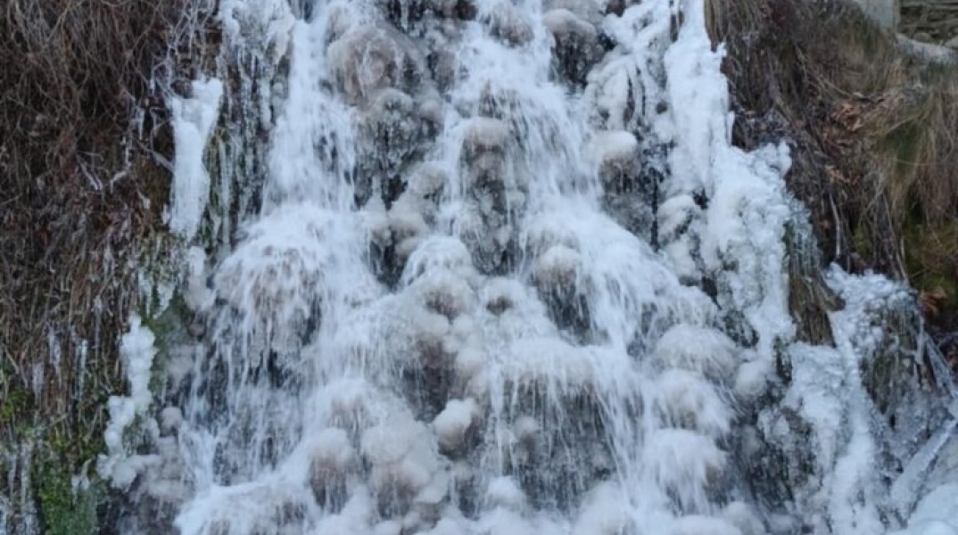 Το κύμα ψύχους πάγωσε τον καταρράκτη του Πολυποτάμου στη Φλώρινα