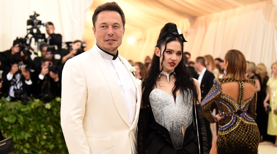 Ο Έλον Μασκ και η Γκράιμς