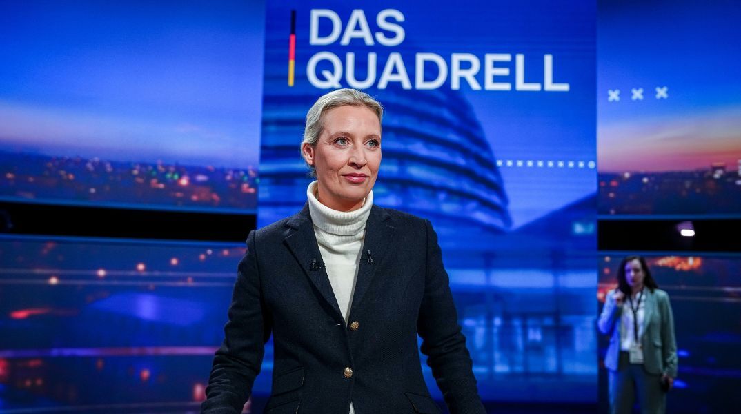 Διαδήλωση στον τόπο κατοικίας της αρχηγού του κόμματος AfD, Αλίς Βάιντελ - Προεκλογικό ζήτημα στη Γερμανία η επιλογή της να ζει στην Ελβετία