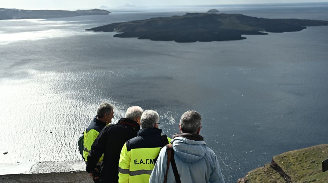 Συνεδριάζουν οι Επιτροπές για τη σεισμική δραστηριότητα στον θαλάσσιο χώρο μεταξύ Σαντορίνης και Αμοργού - Αξιολόγηση δεδομένων και αποφάσεις. 