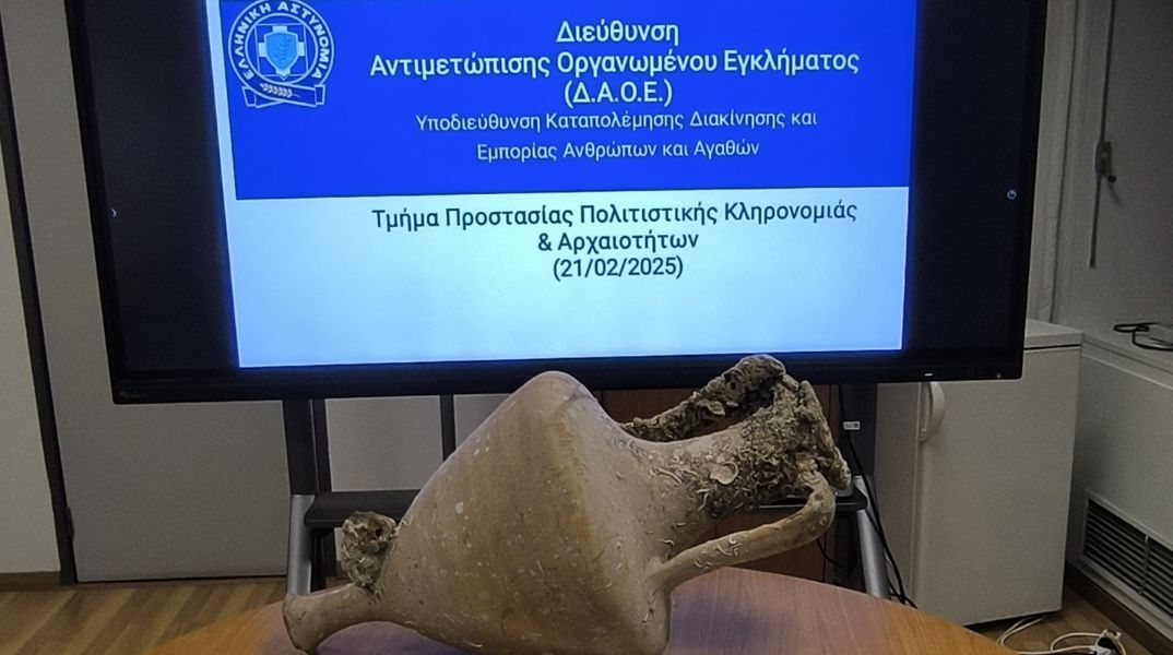 Συνελήφθη άνδρας που προσπάθησε να πουλήσει αρχαίο αμφορέα μέσω διαδικτύου - Χρονολογείται στα τέλη του 5ου π.Χ. αιώνα - Η ενημέρωση της ΕΛΑΣ