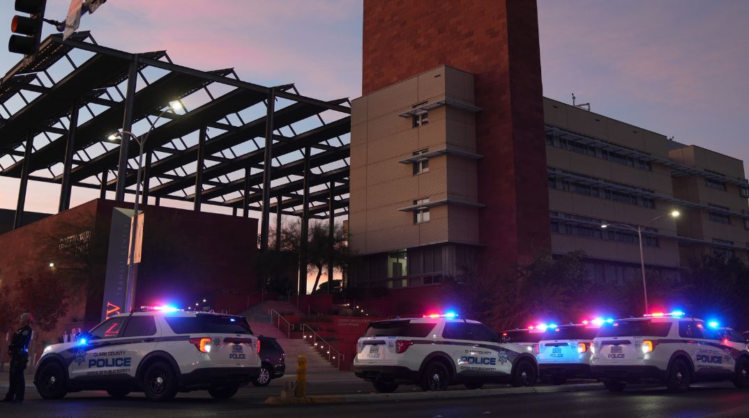 ΗΠΑ: Ένοπλος κρατούσε ομήρους και πυροβόλησε σε νοσοκομείο στην Πενσιλβάνια - Νεκρός ένας αστυνομικός και ο δράστης της επίθεσης.